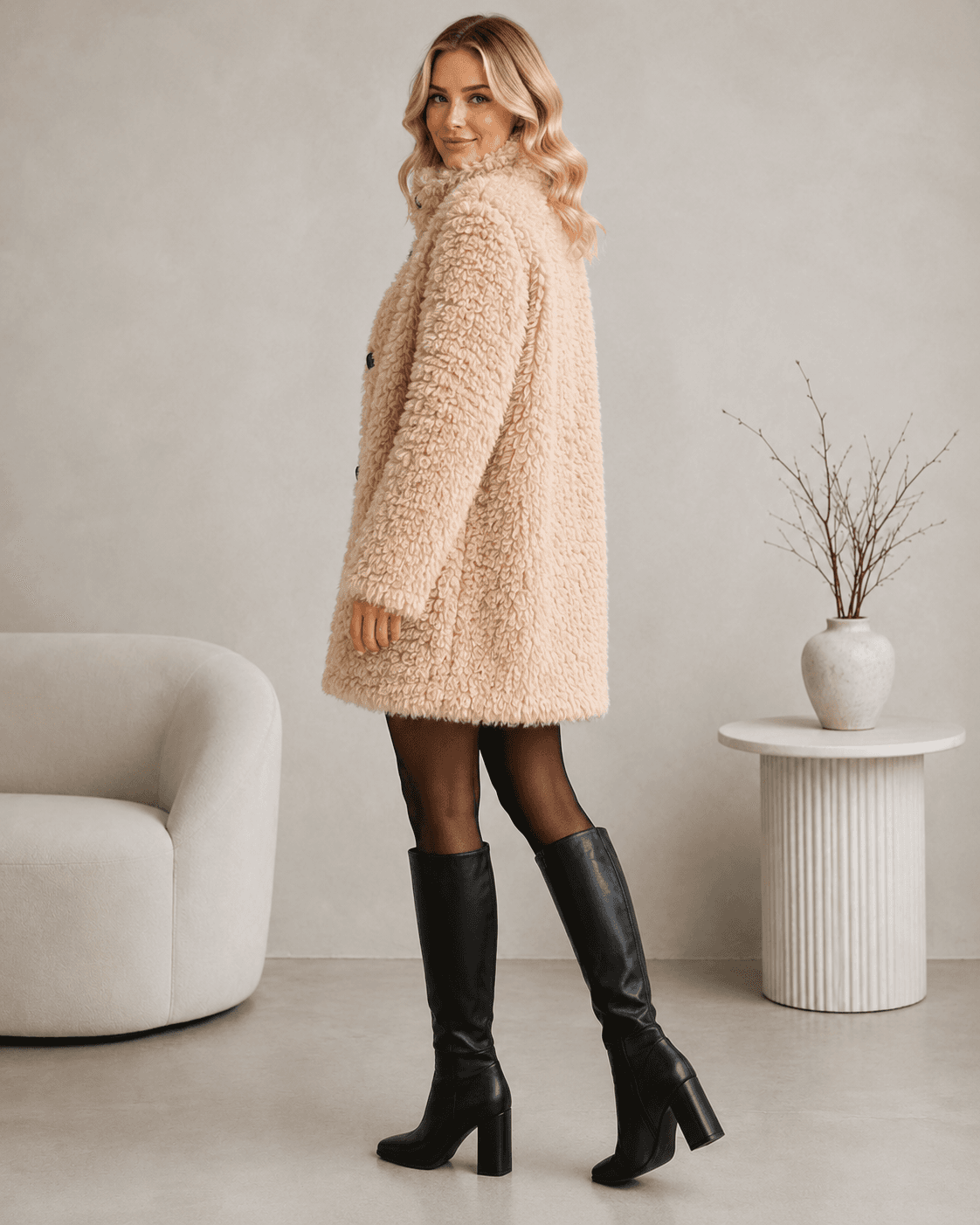 Teddy wool coat in beige, side view